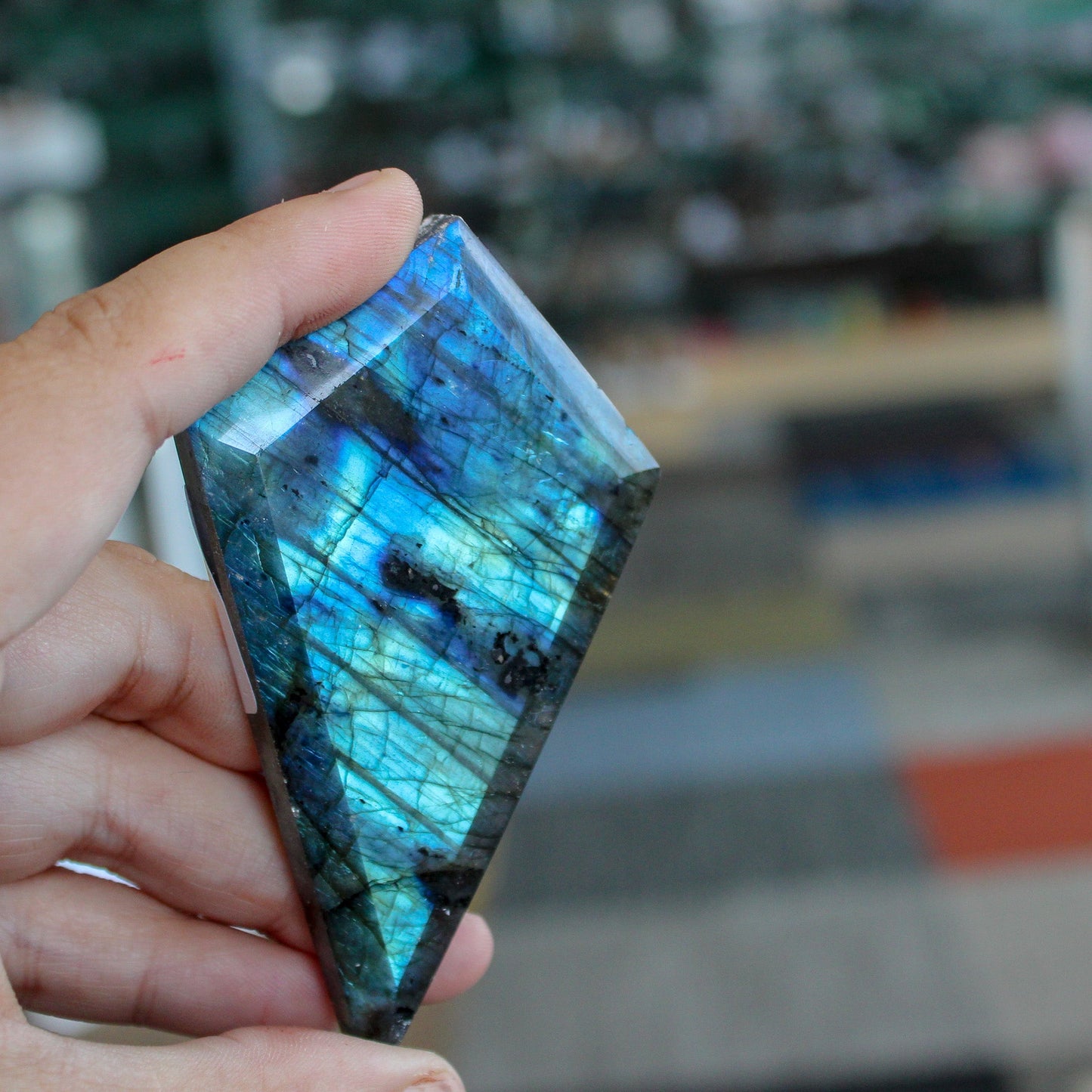 Labradorite diamond with stand